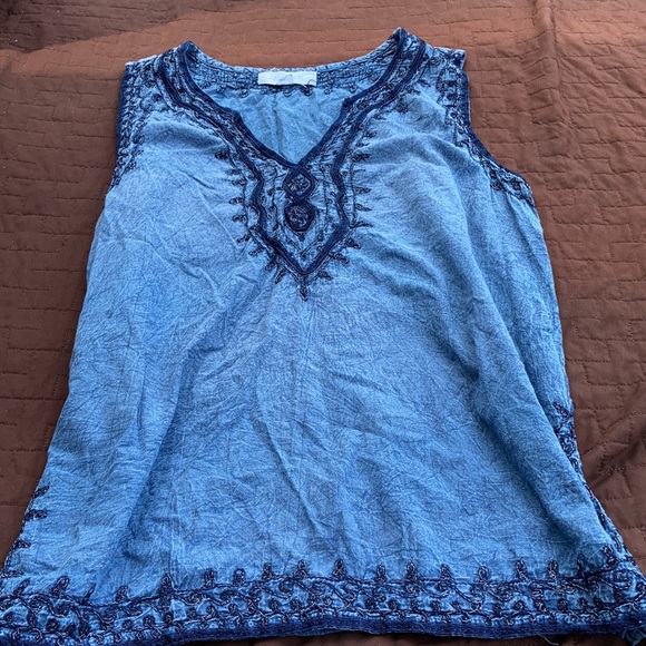Luna Moon Tops - 💙3/$20 Luna Moon Lightweight sleeveless top